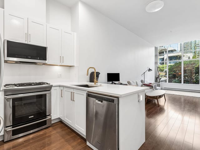 Apartment for sale in Burnaby, Burnaby North, 101 2077 Rosser Avenue, 263152681 | Realtylink.org