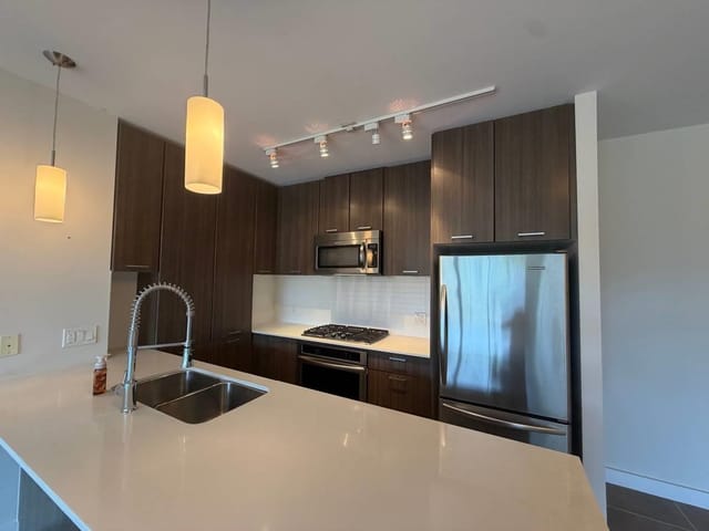 Apartment for rent in Port Moody, Port Moody, 301 Capilano Road, 263152759 | Realtylink.org
