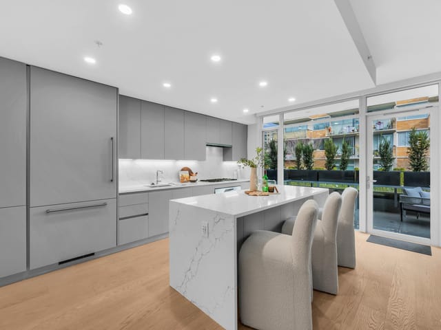 Apartment for sale in West Vancouver, West Vancouver, 301 1331 Marine Drive, 263153763 | Realtylink.org