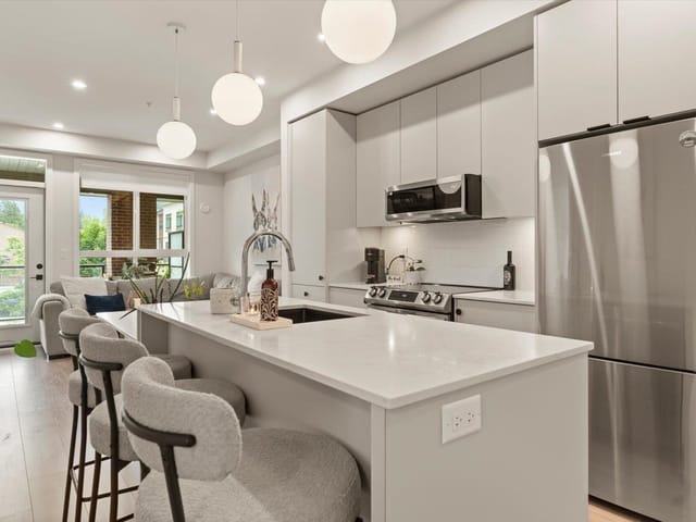 Apartment for sale in Chilliwack, Sardis, 211 45511 Campus Drive, 263153982 | Realtylink.org