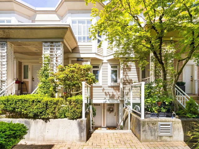 Townhouse for sale in Vancouver, Vancouver West, 235 2565 W Broadway, 263154008 | Realtylink.org