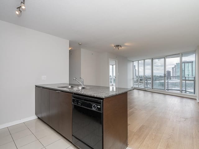 Apartment for sale in Surrey, North Surrey, 2002 13618 100 Avenue, 263154351 | Realtylink.org