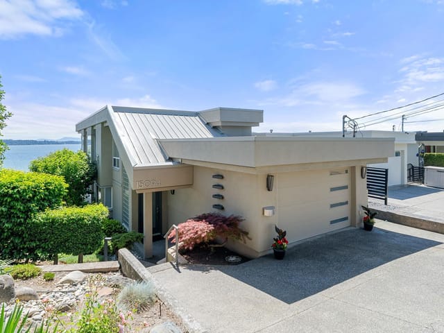 House for sale in White Rock, South Surrey White Rock, 15094 Royal Avenue, 263154603 | Realtylink.org