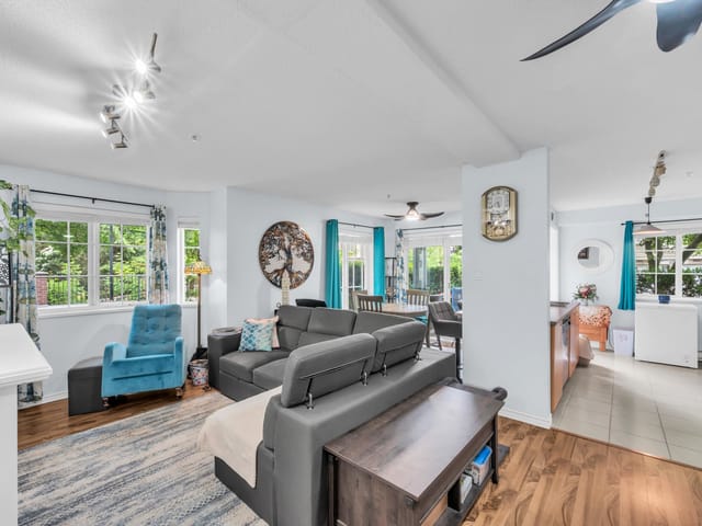 Apartment for sale in Surrey, North Surrey, 112 14877 100 Avenue, 263154962 | Realtylink.org