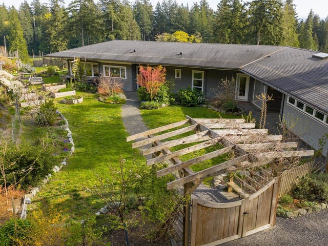 House for sale in Bowen Island, Bowen Island, 889 Cowan Point Drive, 263155262 | Realtylink.org