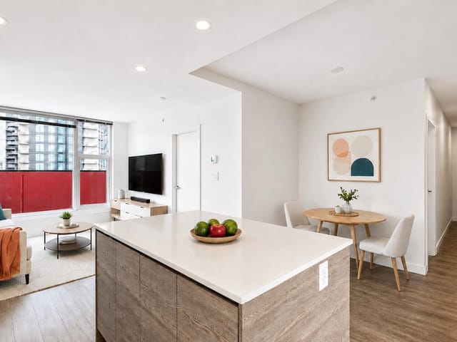 Apartment for sale in Surrey, North Surrey, 404 13655 Fraser Highway, 263155401 | Realtylink.org