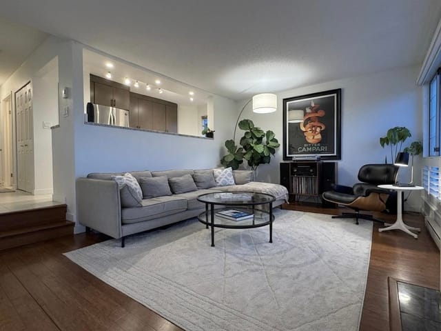 Apartment for sale in West Vancouver, West Vancouver, 202 2440 Haywood Avenue, 263155718 | Realtylink.org