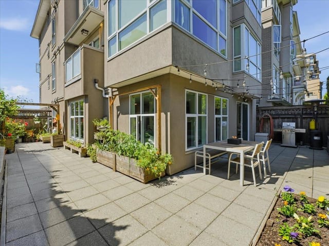 Apartment for sale in North Vancouver, North Vancouver, 112 155 E 3rd Street, 263156102 | Realtylink.org