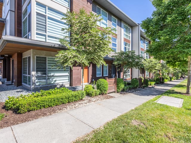 Townhouse for sale in Surrey, South Surrey White Rock, 111 2228 162 Street, 263156631 | Realtylink.org