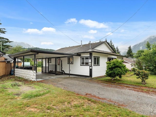 House for sale in Hope, Hope & Area, 439 5th Avenue, 263156638 | Realtylink.org