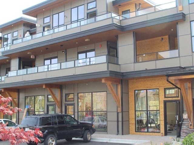 Apartment for sale in Gibsons, Sunshine Coast, 203 641 Mahan Road, 263156763 | Realtylink.org