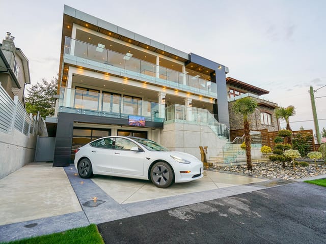 House for sale in White Rock, South Surrey White Rock, 15729 Cliff Avenue, 263156867 | Realtylink.org