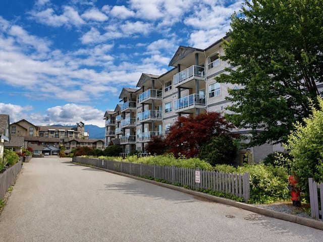 Apartment for sale in Squamish, Squamish, 107 1203 Pemberton Avenue, 263157139 | Realtylink.org