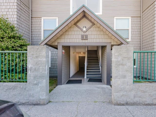 Apartment for sale in Gibsons, Sunshine Coast, 2 622 Farnham Road, 263157266 | Realtylink.org