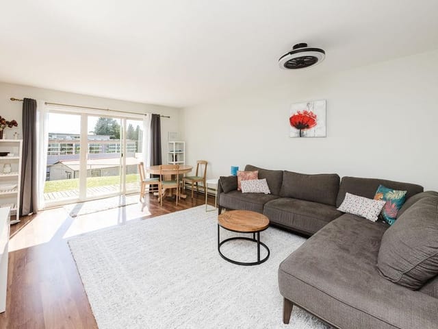 Apartment for sale in Gibsons, Sunshine Coast, 2 622 Farnham Road, 263157266 | Realtylink.org
