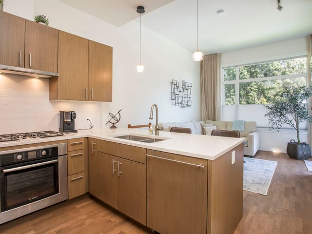 Apartment for sale in West Vancouver, West Vancouver, 300 2432 Haywood Avenue, 263157685 | Realtylink.org