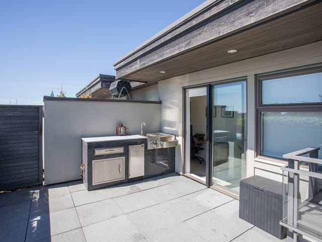 Apartment for sale in West Vancouver, West Vancouver, 300 2432 Haywood Avenue, 263157685 | Realtylink.org