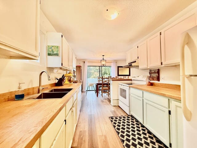 House for sale in Sechelt, Sunshine Coast, 5607 Wakefield Road, 263157967 | Realtylink.org