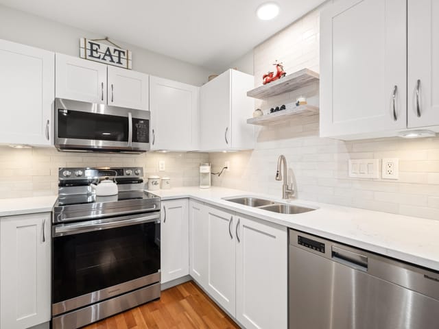 Apartment for sale in White Rock, South Surrey White Rock, 403 15621 Marine Drive, 263158090 | Realtylink.org