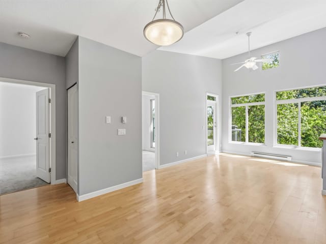 Apartment for sale in Surrey, North Surrey, 421 15385 101a Avenue, 263158172 | Realtylink.org