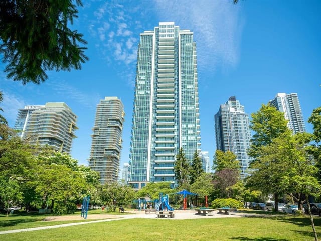 Apartment for sale in Burnaby, Burnaby South, 701 6463 Silver Avenue, 263158315 | Realtylink.org