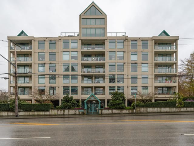Apartment for sale in White Rock, South Surrey White Rock, 303 15466 North Bluff Road, 263158348 | Realtylink.org