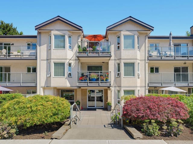 Apartment for sale in Surrey, South Surrey White Rock, 214 15255 18 Avenue, 263158586 | Realtylink.org