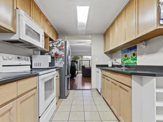 Townhouse for sale in Surrey, Surrey, 223 7453 140 Street, 263158768 | Realtylink.org