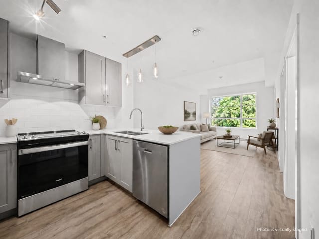 Townhouse for sale in Surrey, Surrey, 306 6338 King George Boulevard, 263158863 | Realtylink.org