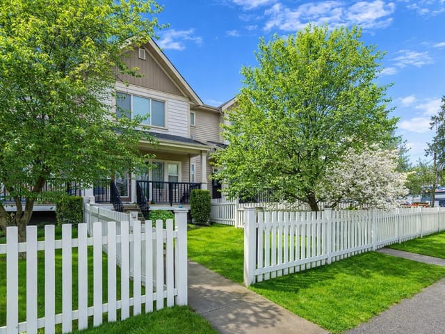 Townhouse for sale in Surrey, Cloverdale, 60 19097 64 Avenue, 263158889 | Realtylink.org