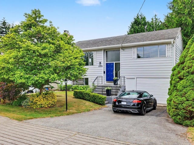 House for sale in White Rock, South Surrey White Rock, 15876 Roper Avenue, 263159072 | Realtylink.org