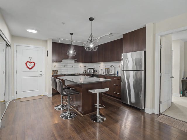 Apartment for sale in Surrey, South Surrey White Rock, 252 15850 26 Avenue, 263159721 | Realtylink.org