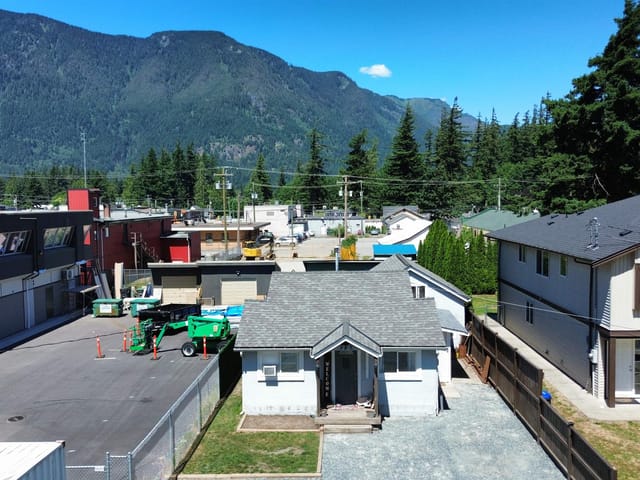 House for sale in Hope, Hope & Area, 325 Hudson Bay Street, 263159807 | Realtylink.org