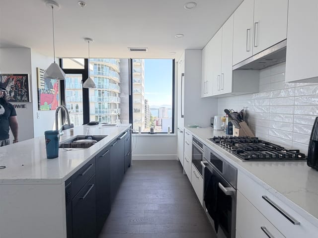 Apartment for sale in White Rock, South Surrey White Rock, 1205 1588 Johnston Road, 263159815 | Realtylink.org
