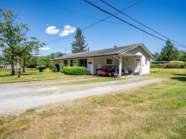 House for sale in Maple Ridge, Maple Ridge, 25792 Dewdney Trunk Road, 263159897 | Realtylink.org