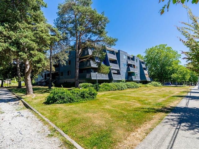Apartment for sale in Surrey, Cloverdale, 207 17661 58a Avenue, 263160054 | Realtylink.org