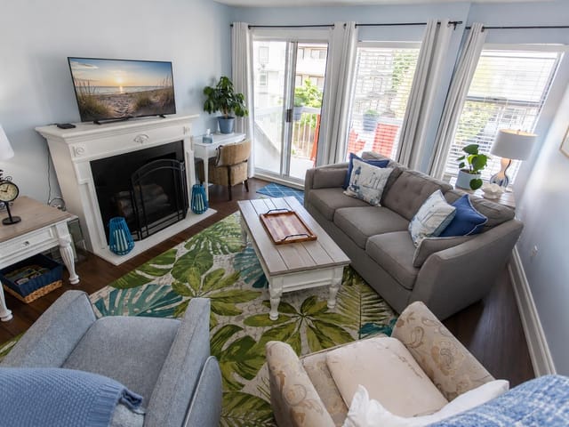 Apartment for sale in White Rock, South Surrey White Rock, 304 1860 E Southmere Crescent, 263160418 | Realtylink.org
