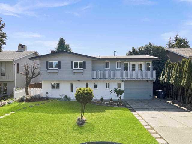 House for sale in Surrey, South Surrey White Rock, 14704 16a Avenue, 263160571 | Realtylink.org