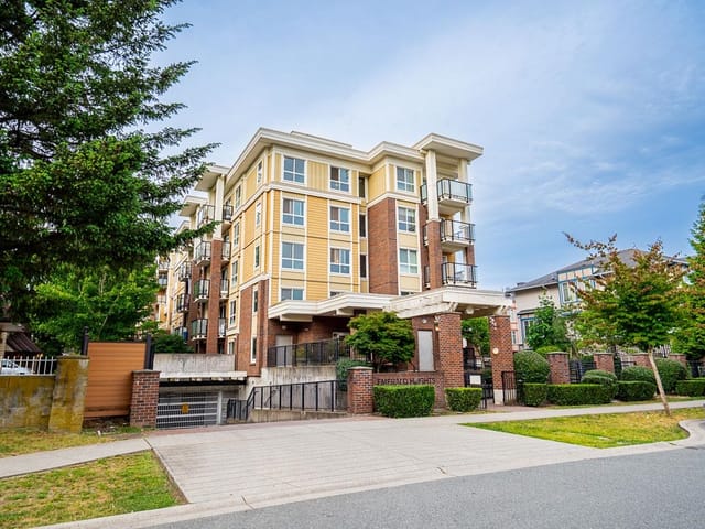 Apartment for sale in Surrey, North Surrey, #313 13883 Laurel Drive, 263160616 | Realtylink.org