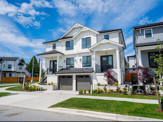 1/2 Duplex for sale in Surrey, South Surrey White Rock, 102 16613 18a Avenue, 263160917 | Realtylink.org