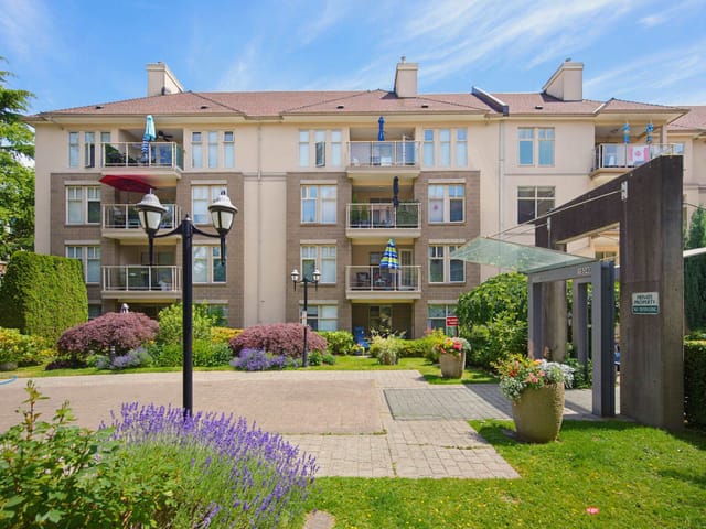 Apartment for sale in Surrey, South Surrey White Rock, 312 15350 19a Avenue, 263161150 | Realtylink.org