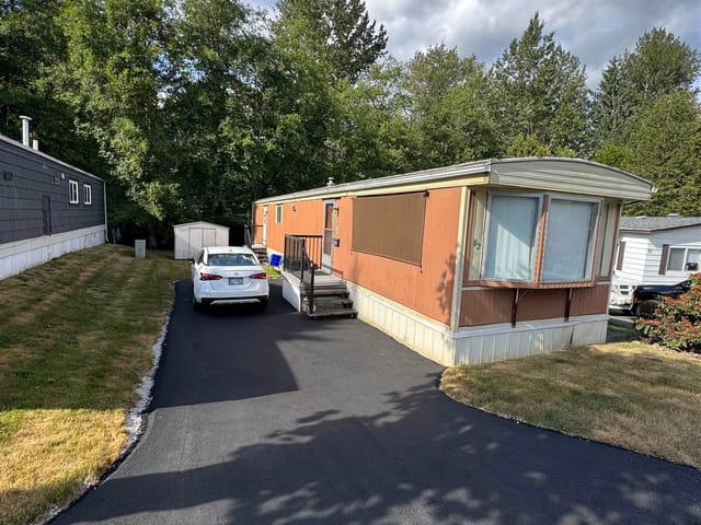 Manufactured Home for sale in Surrey, Surrey, 82 8220 King George Boulevard, 263161820 | Realtylink.org