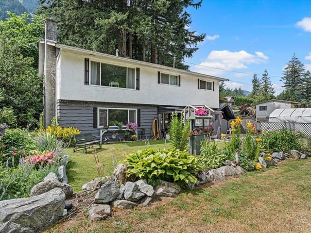 House for sale in Hope, Hope & Area, 300 Robertson Crescent, 263161997 | Realtylink.org