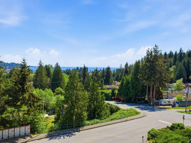 Apartment for sale in Sechelt, Sunshine Coast, 302 5780 Trail Avenue, 263162374 | Realtylink.org
