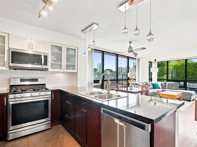 Apartment for sale in New Westminster, New Westminster, 401 1 Renaissance Square, 263162587 | Realtylink.org