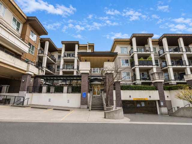 Apartment for sale in Surrey, North Surrey, 114 9655 King George Boulevard, 263162748 | Realtylink.org