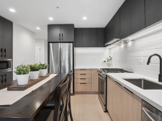 Apartment for sale in Port Moody, Port Moody, 413 3038 St George Street, 263163026 | Realtylink.org