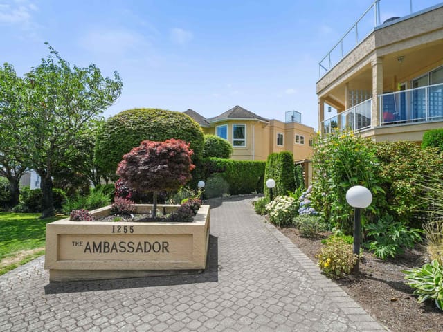 Apartment for sale in White Rock, South Surrey White Rock, 201 1255 Best Street, 263163044 | Realtylink.org