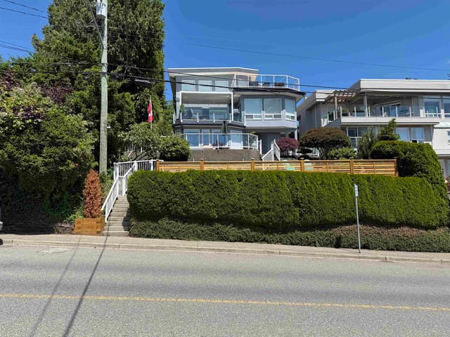 House for sale in White Rock, South Surrey White Rock, 15477 Columbia Avenue, 263163163 | Realtylink.org