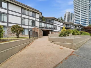 Apartment for sale in White Rock, South Surrey White Rock, 104 1437 Foster Street, 263163565 | Realtylink.org